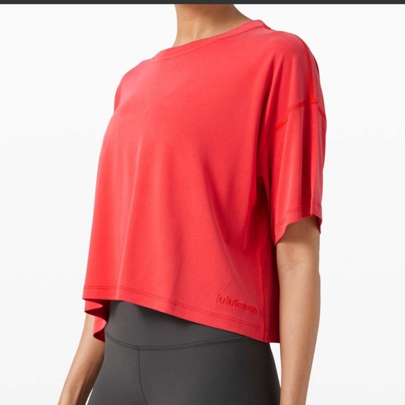 Lululemon Ease of It All Short Sleeve
Carnation R